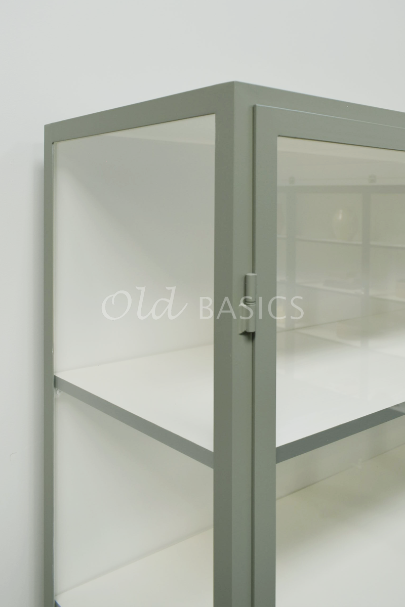 Detail van Apothekerskast Demi, 3 deuren, RAL7033, groen, grijs, materiaal staal